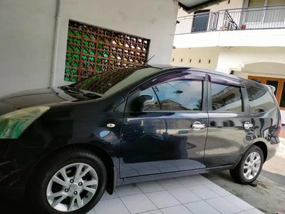 Nissan Grand livina 2011