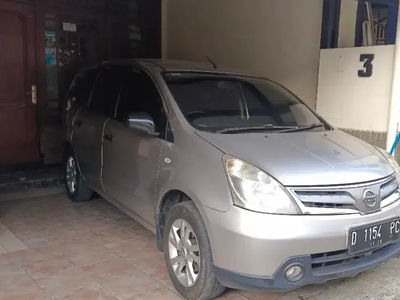 Nissan Grand livina 2011