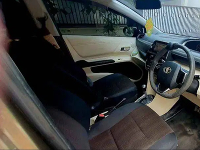 Toyota Sienta 2016