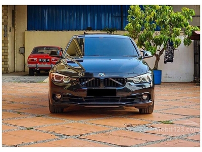 2019 BMW 320i 2.0 Sport Shadow Edition Sedan