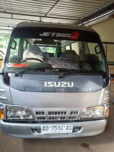 Isuzu Elf Minibus 2011