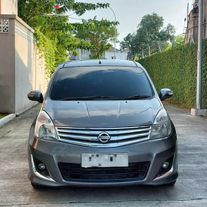 Nissan Grand livina 2013
