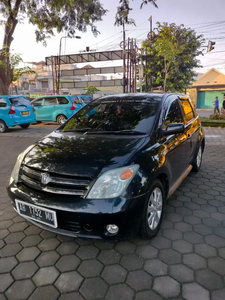 Toyota ist 2003