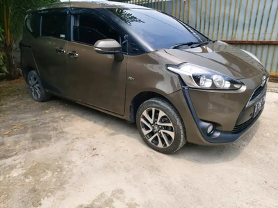 Toyota Sienta 2016