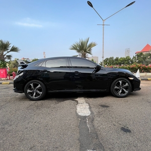 Honda civic hb e turbo hatchback 2018 hitam pajak panjang km52rban cash kredit proses bisa dibantu