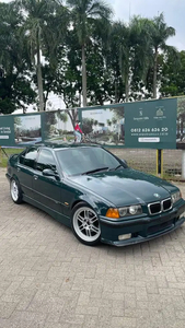 BMW 323i 1998