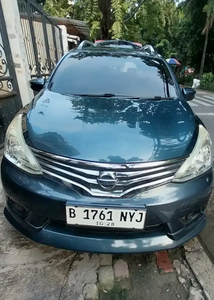 Nissan Grand livina 2013