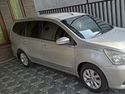 Nissan Grand livina 2015