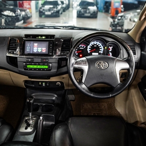 Toyota Fortuner G vnt 2014 pakai 2015 Hitam
