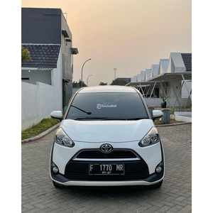 Toyota Sienta V 2017 AT Warna Putih Metalik - Bandung Jawa Barat