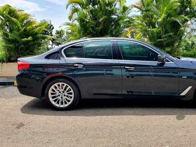 BMW 5 Series 530i 2017 luxury hitam km 16rban cash kredit proses bisa dibantu