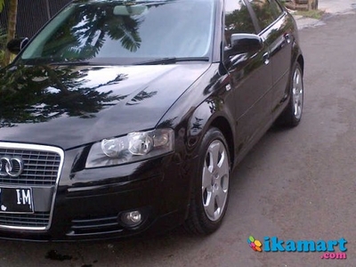 Black Audi Hatchback Turbo 2.000