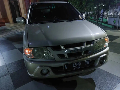 Isuzu Panther 2005