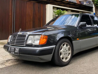 Mercedes-Benz E320 1992