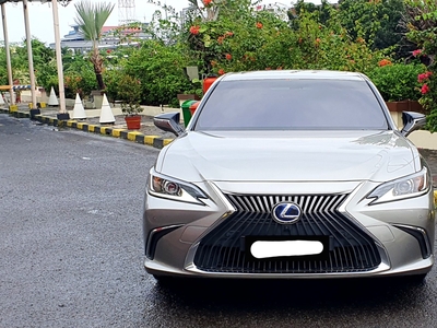 Jual Lexus ES 2020 300h Ultra Luxury di DKI Jakarta - ID36426691