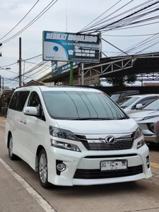 Toyota Vellfire 2013