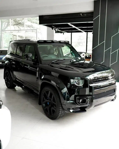 Land Rover Defender 2024