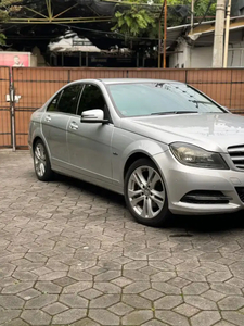 Mercedes-Benz C200 2011