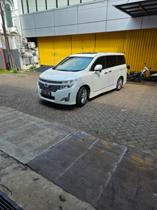 Nissan Elgrand 2011