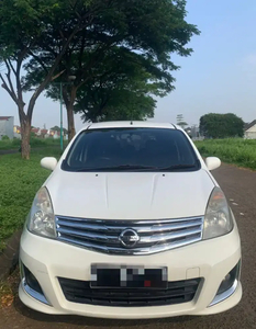 Nissan Grand livina 2013