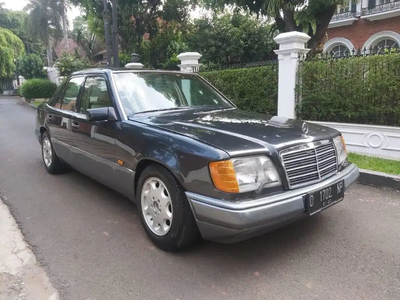 Mercedes-Benz E220 1994