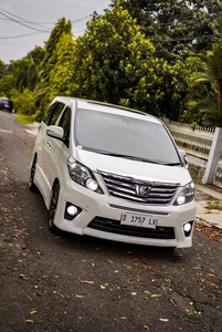 Toyota Alphard 2012