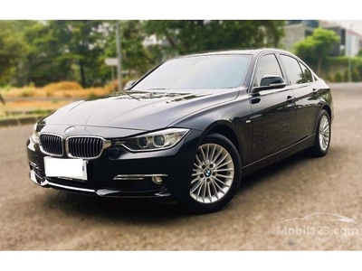 2013 BMW 320i 2.0 Luxury Sedan Cash Kredit Ktp daerah dibantu TDP 15 JUTAAN
