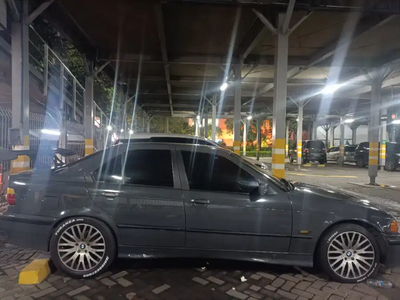 BMW 318i 1992