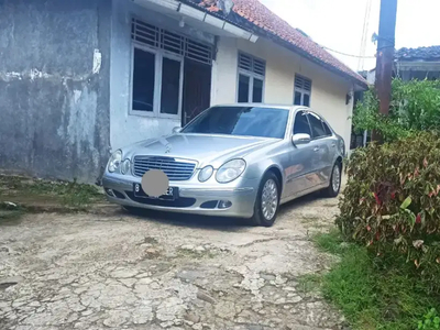 Mercedes-Benz E260 2005