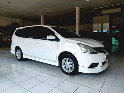 Nissan Grand livina 2015