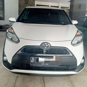 Toyota Sienta 2016