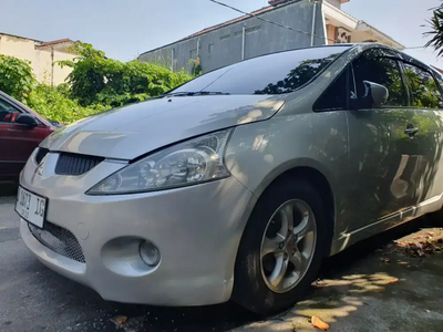 Mitsubishi Grandis 2005