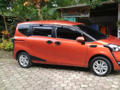 Toyota Sienta 2016