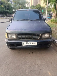 Isuzu Panther 2000