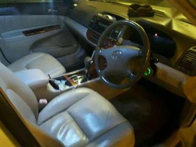 Jual mobil Toyota Camry type G tahun 2004