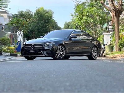 Mercedes-Benz E300 2022