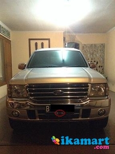 Jual Ford Everest 2003 Silver Mulus