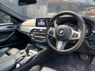 BMW 5 Series 530i M Sport 2020 Hitam