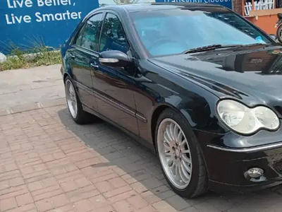 Mercedes-Benz C240 2005