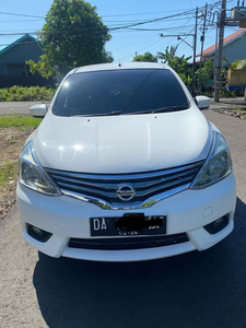 Nissan Grand livina 2013