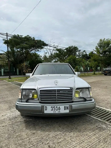 Mercedes-Benz E300e 1991