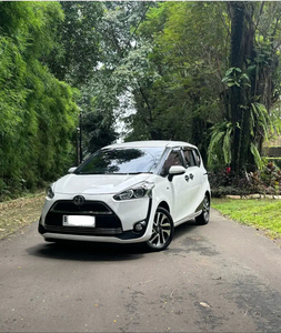 Toyota Sienta 2016