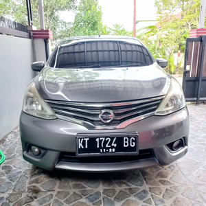 Nissan Grand livina 2015