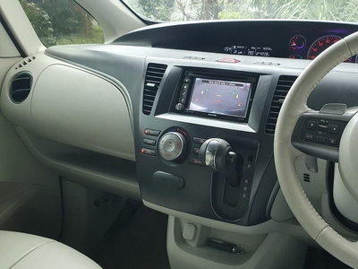 Mazda Biante 2.0 SKYACTIV A/T 2015 putih dp25jt km 46rban cash kredit proses bisa dibantu
