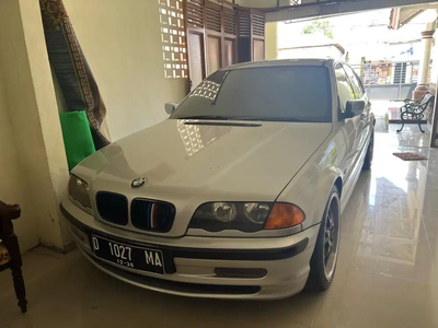 BMW 323i 2000