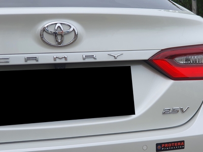 Toyota Camry 2.5 V 2023 putih km 2 rban pajak panjang tangan pertama dari baru cash kredit proses bs