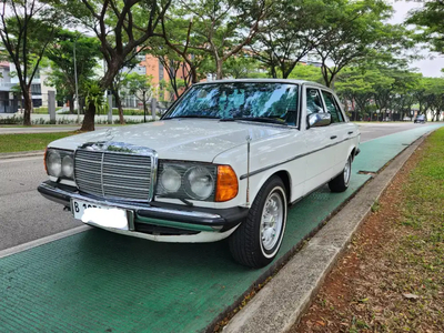 Mercedes-Benz E200 1985