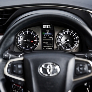 Toyota Kijang Innova V Bensin 2020 Hitam
