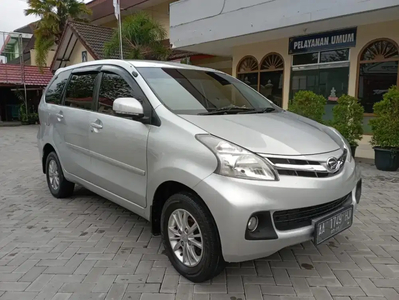 Daihatsu Grand Xenia 2012