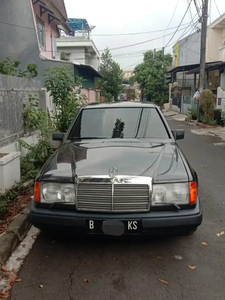 Mercedes-Benz E300e 1987